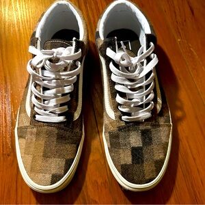 Sz 11 Vans Like New brown checker sweater sneakers